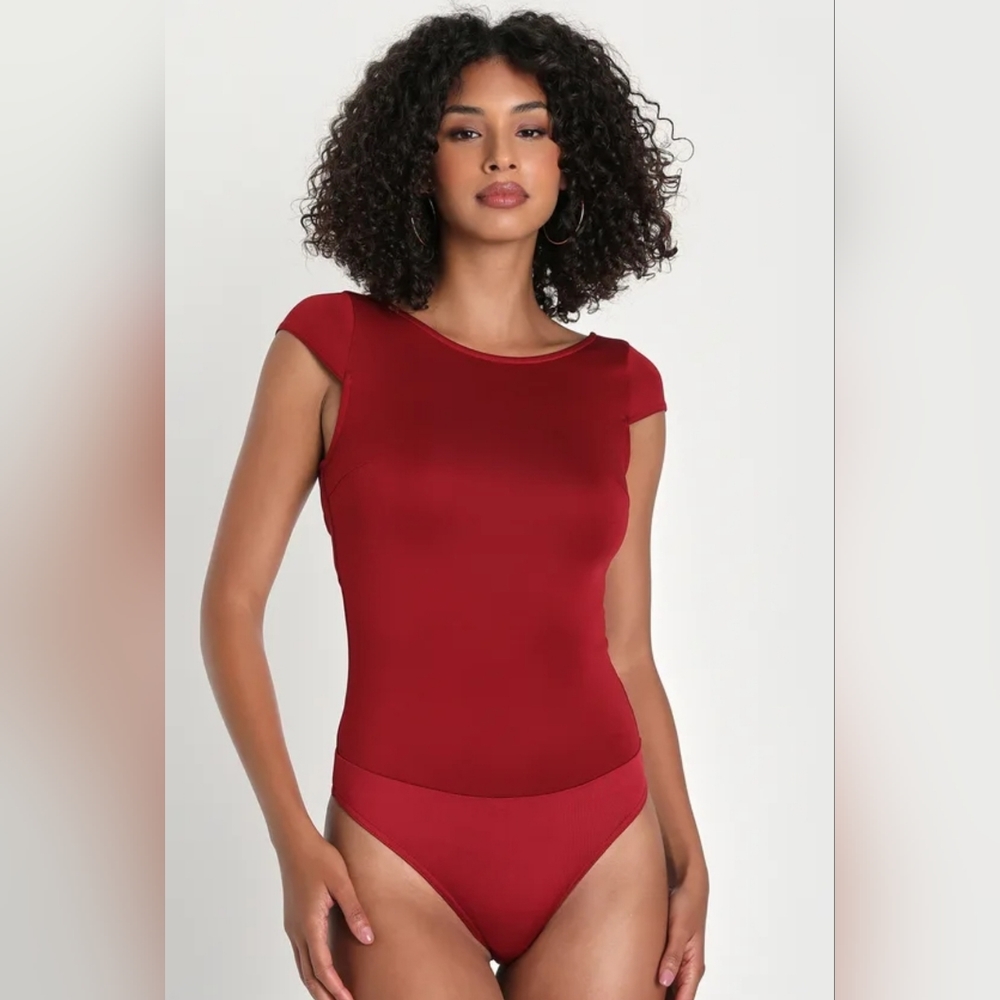 NWOT Lulu's Outgoing Icon Burgundy Cap Sleeve Cutout Bodysuit, size Large